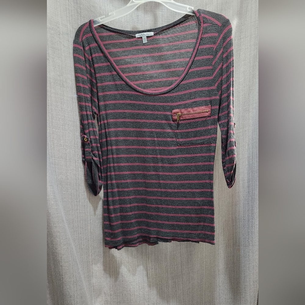 Mid sleeve t shirt